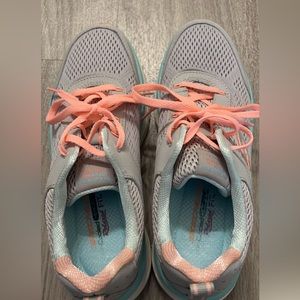 Skechers D’LUX Walker Shoes Women’s